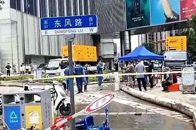 三亚俊铭磨具制造有限公司排涝突击队在排涝现场